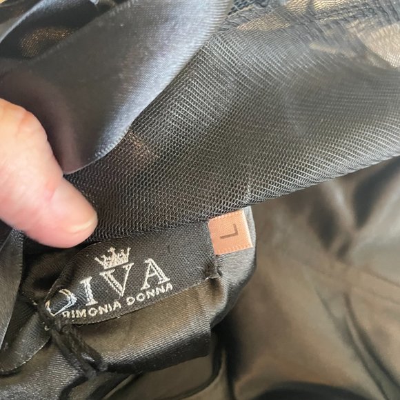 Gorgeious one of a kind Italian black formal gown with lace up back - Picture 4 of 4